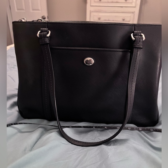 Coach Handbags - Coach Peyton Leather Jordan double zip carryall bag